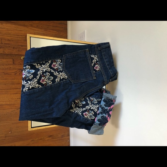 Matching embroidered top and jeans - Picture 4 of 5